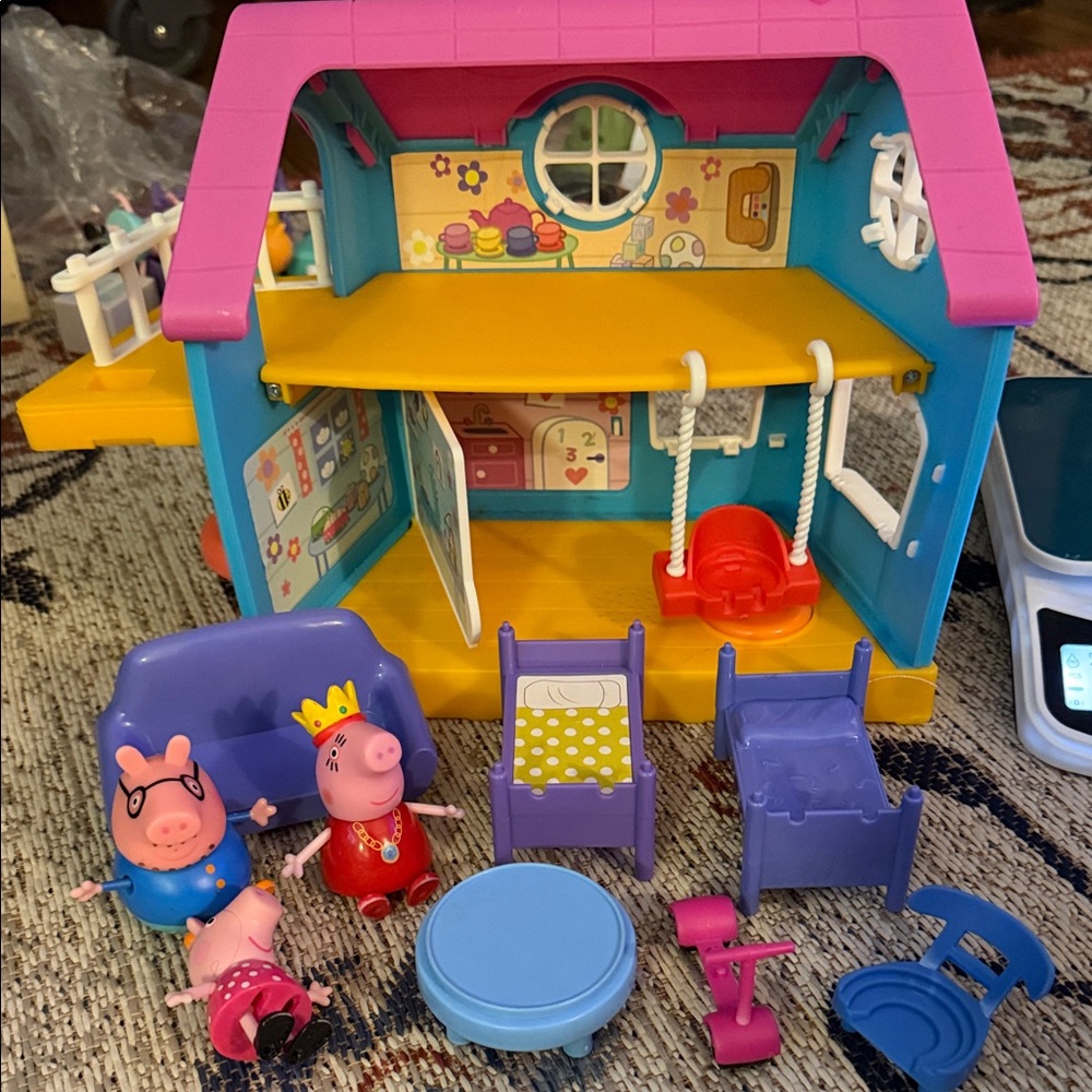 Peppa Pig Colorful Playhouse Set with Figures